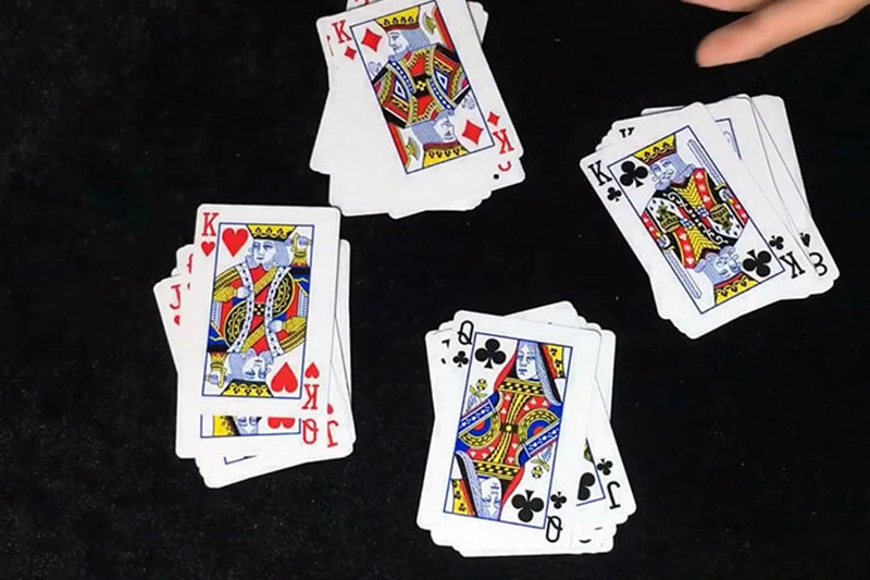 Bài catte sử dụng bộ bài tây 52 lá như một số trò chơi bài khác